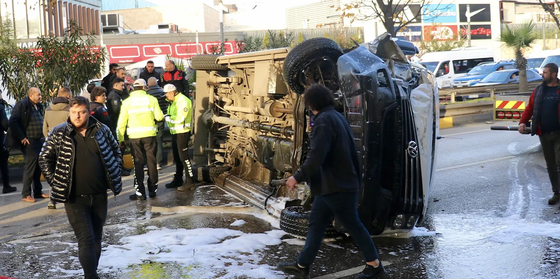 Trabzon'da öğrenci servisi feci kazaya sebep oldu