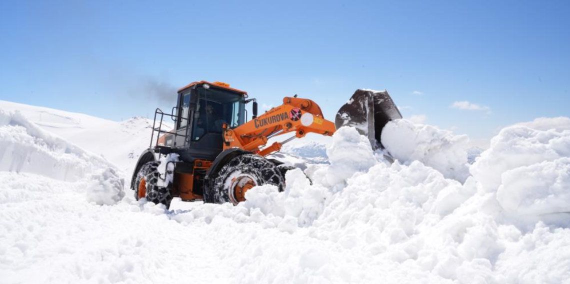 Bayburt’ta karla mücadele baharda da sürüyor!