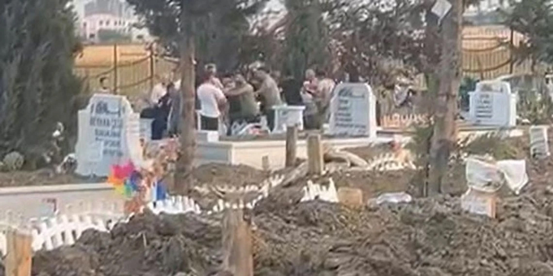 Mezarlıkta başlayan tartışma kavgaya dönüştü