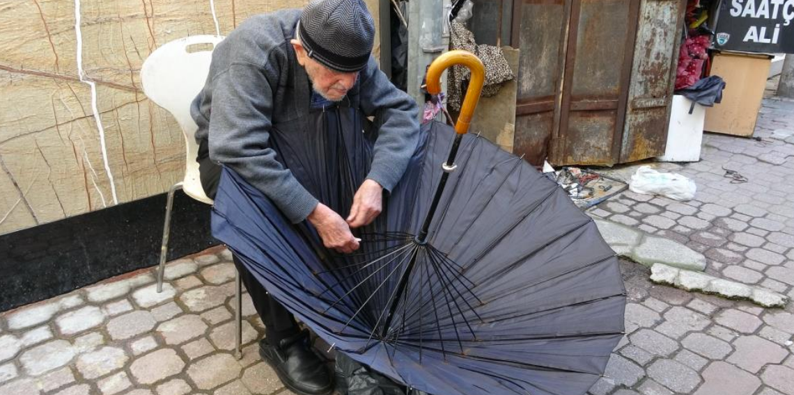 97 yıllık ömür, 70 yıllık ustalık: Şemsiyelere ikinci bahar