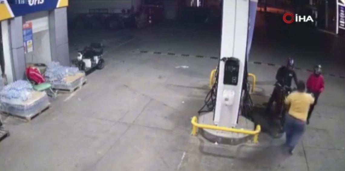 Adana’da 10 dakika arayla 2 silahlı soygun yaptı: 