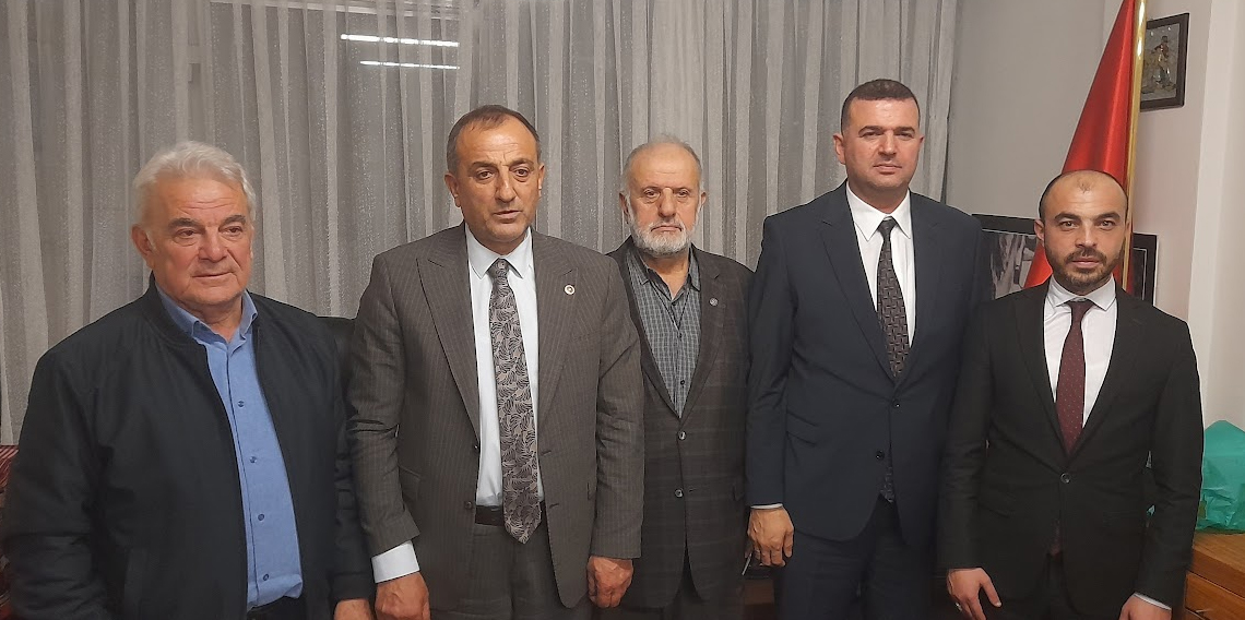 Musa Küçük, Trabzon Gümüşhaneliler Derneğini ziyaret etti.