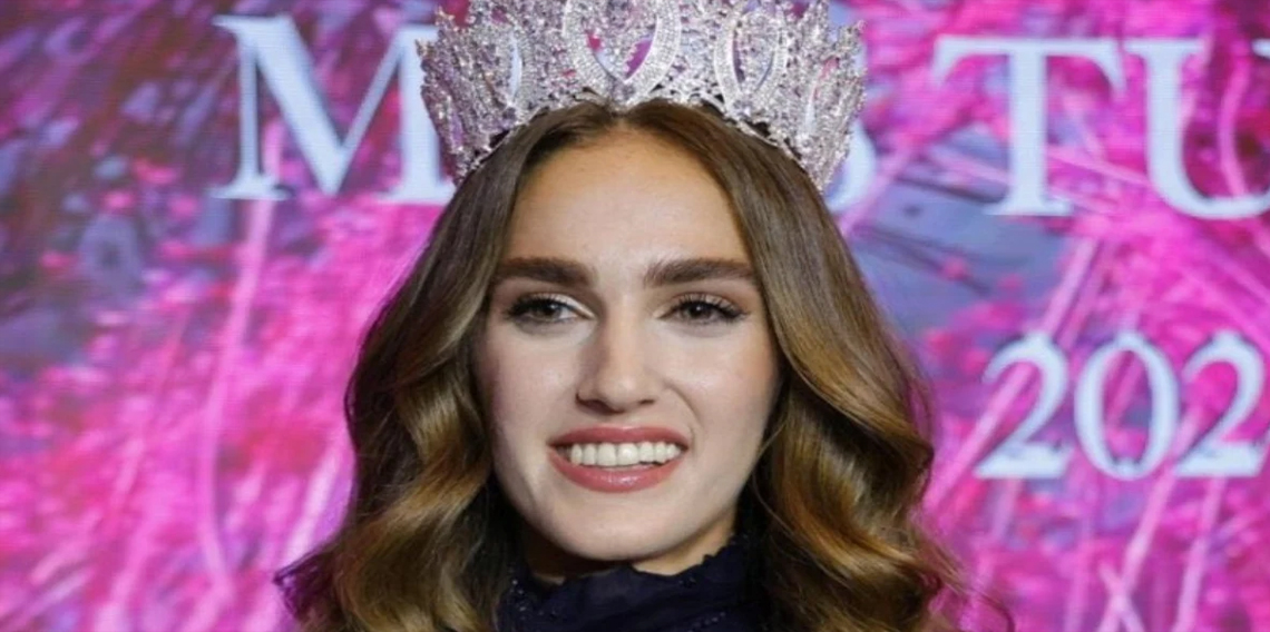  Miss Turkey birincisi İdil Bilgen ödül töreninde ortaya çıktı