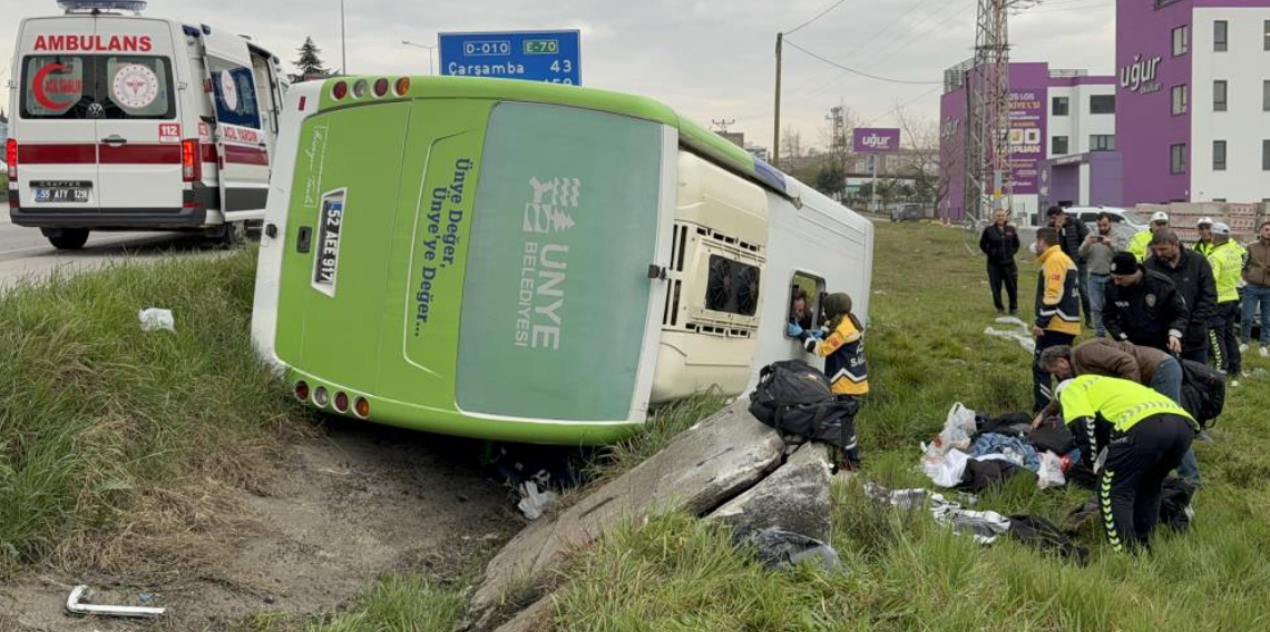 Ünye Fen Lisesi Öğrencilerini Taşıyan Midibüs Samsun’da Şarampole Devrildi