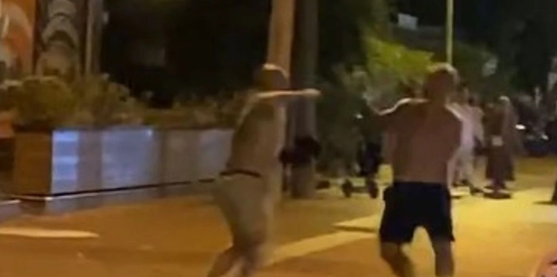 Alanya’da Rus turistlerin yumruklu kavgası kamerada