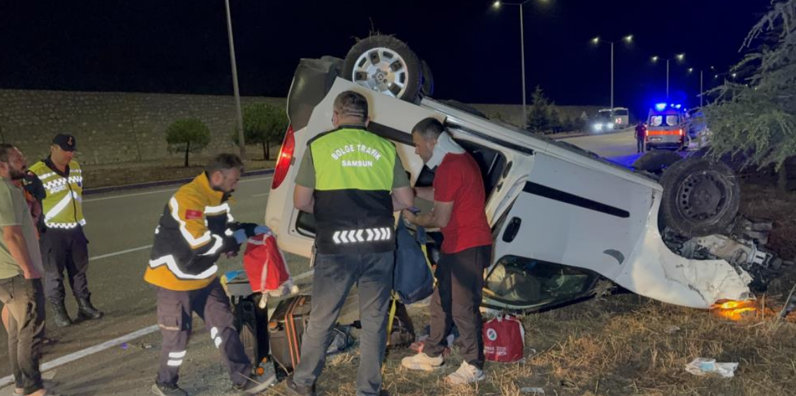 Samsun’da Hafif Ticari Araç Takla Attı