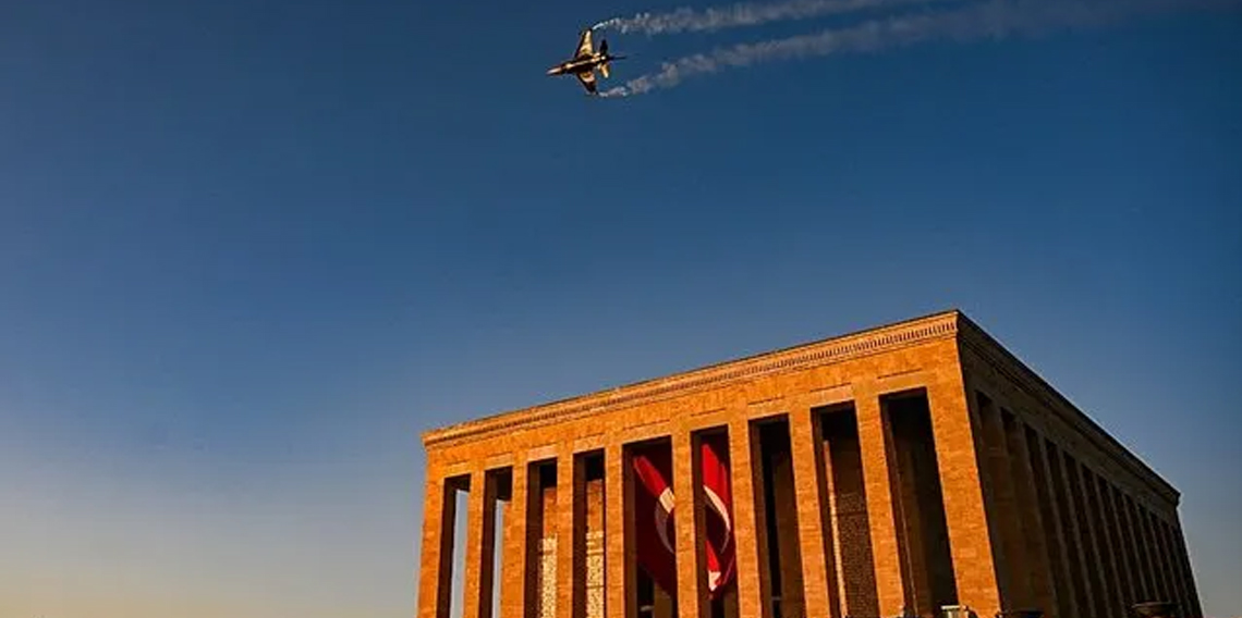 SOLOTÜRK’ten Anıtkabir’de gösteri uçuşu