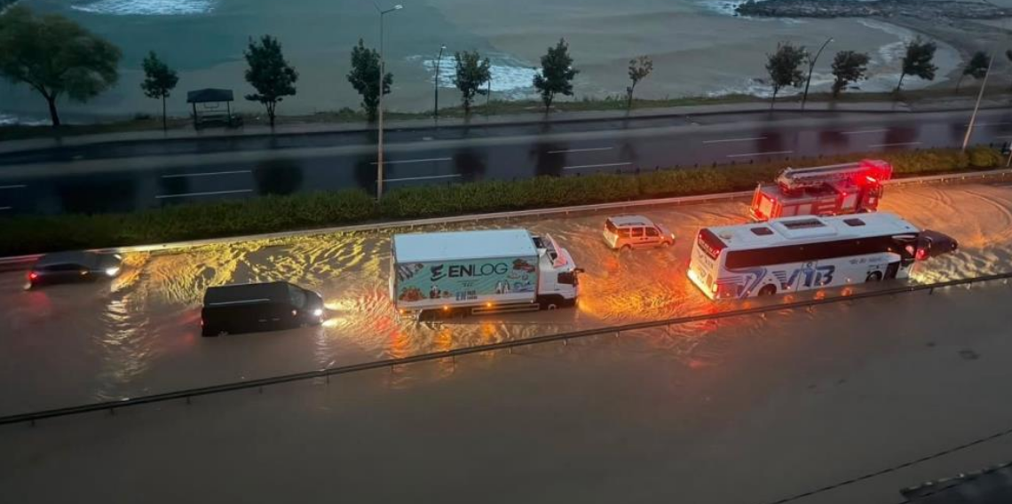 Giresun’da Sağanak Alarmı! Karadeniz Sahil Yolu Suyla Doldu