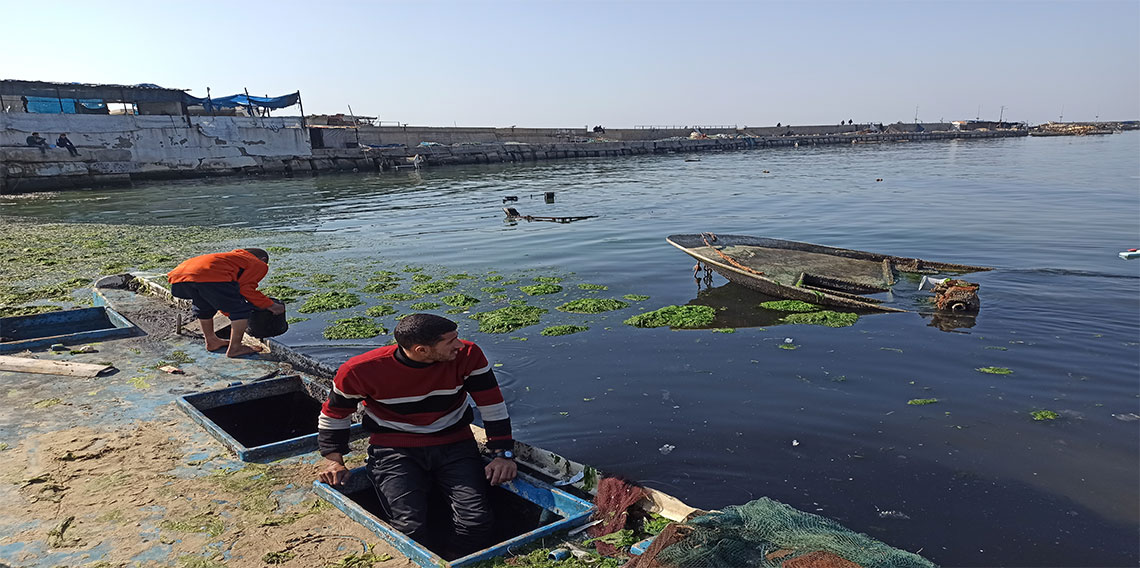  Gazze Limanı'ndaki balıkçı tekneleri İsrail'in saldırılarında kullanılamaz hale geldi