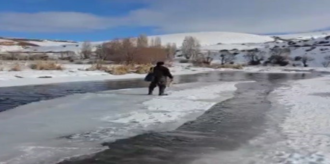 Buzu sal yapıp Çoruh’ta gezintiye çıktı