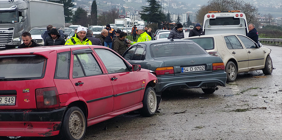 Samsun'da 9 aracın karıştığı zincirleme kaza