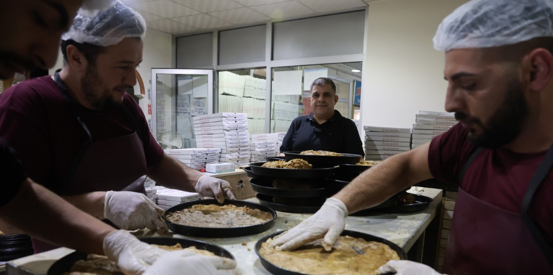 Odun ateşinde pişirilen iftar ve sahur sofralarının vazgeçilmezi: ‘Tahinli pide’