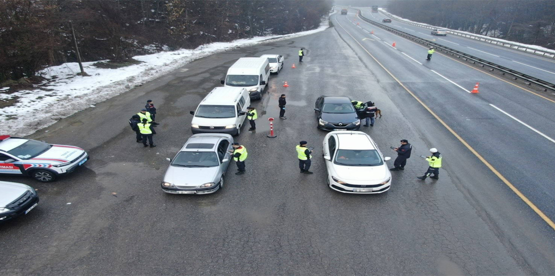 185 araç trafikten men edildi 16 sürücüye alkolden işlem yapıldı