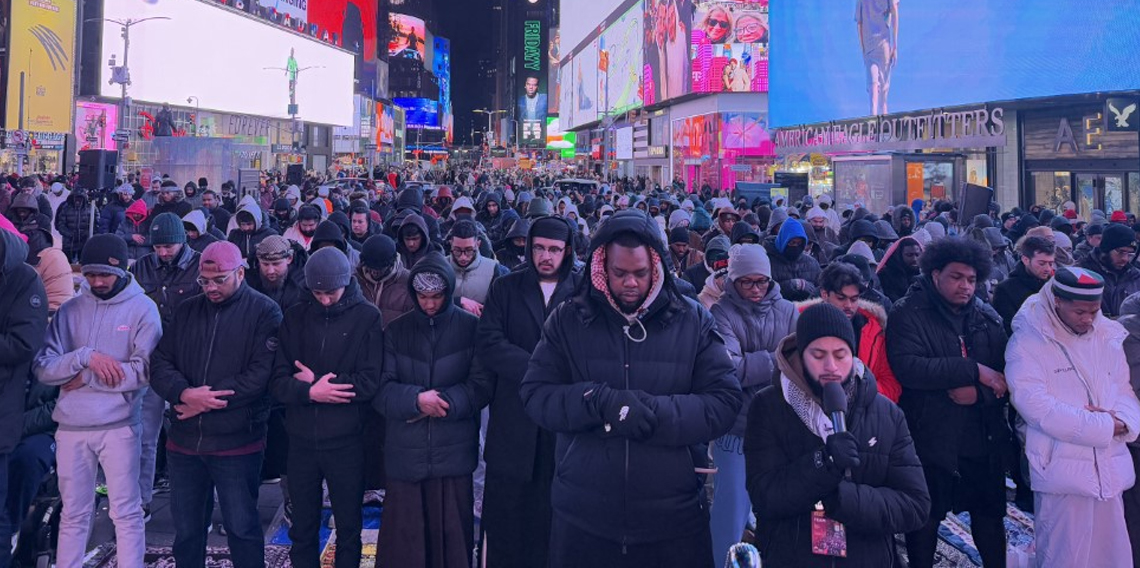 New York Times Meydanı’nda teravih namazı