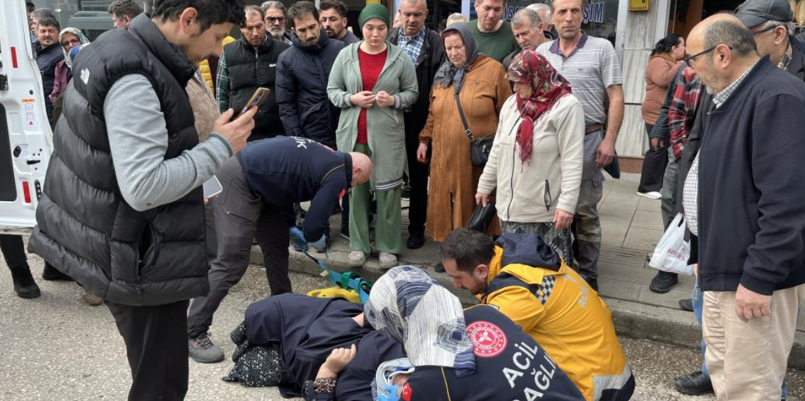 Ordu Ünye’de Yolun Karşısına Geçen Kadına Otomobil Çarptı
