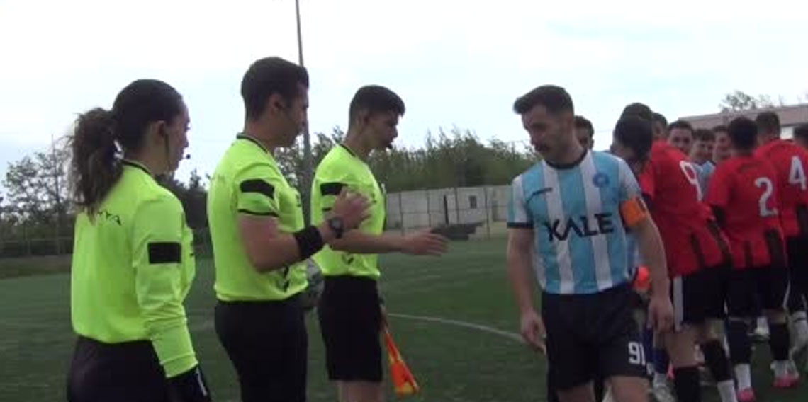 Hakeme yumruk atan futbolcu gözaltına alındı