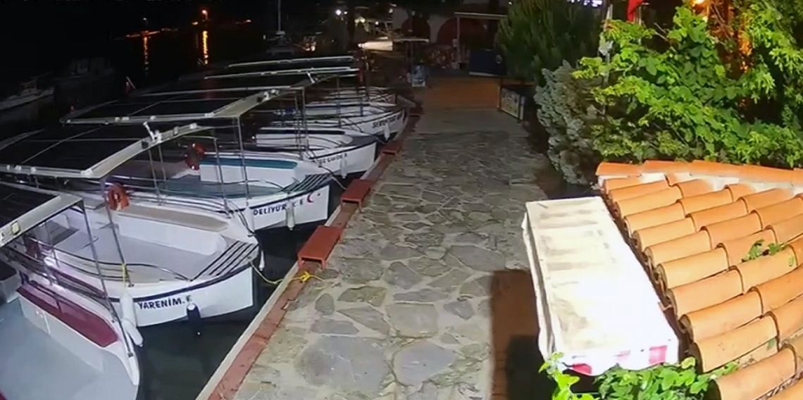 Deprem anı ‘Sakin Kent’te güvenlik kameralarına yansıdı