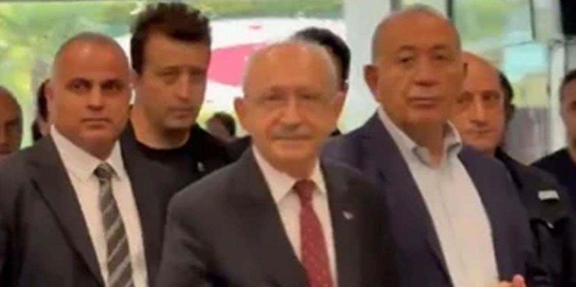 Deniz Göktaş'a destek için adliyeye gitti! Kılıçdaroğlu'na protesto şoku!