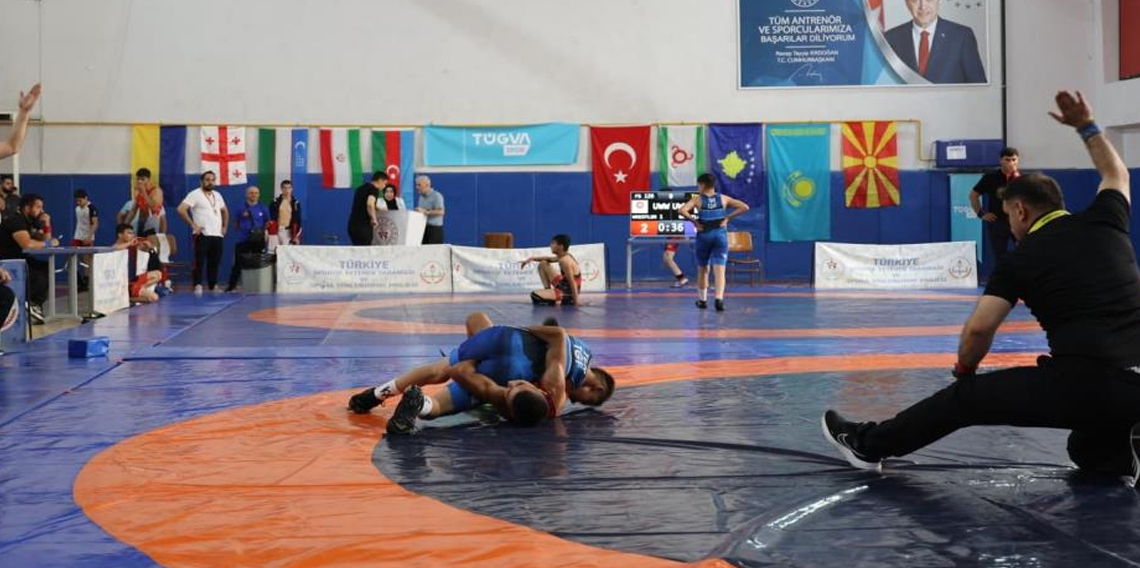 Artvin'de uluslararası güreş turnuvası düzenlendi
