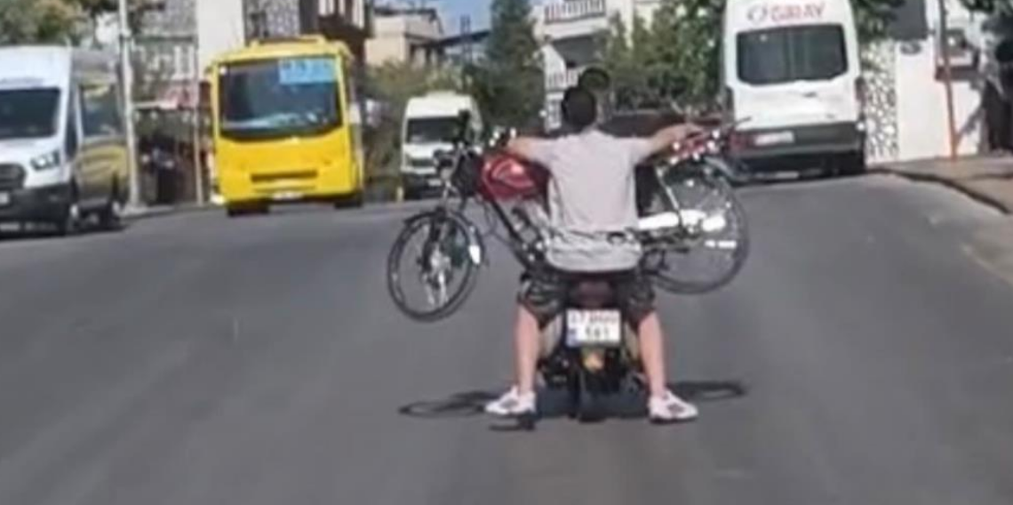 Gaziantep'te Pes Dedirten Görüntü! Motosikletin Üzerinde Motosiklet Taşıdılar
