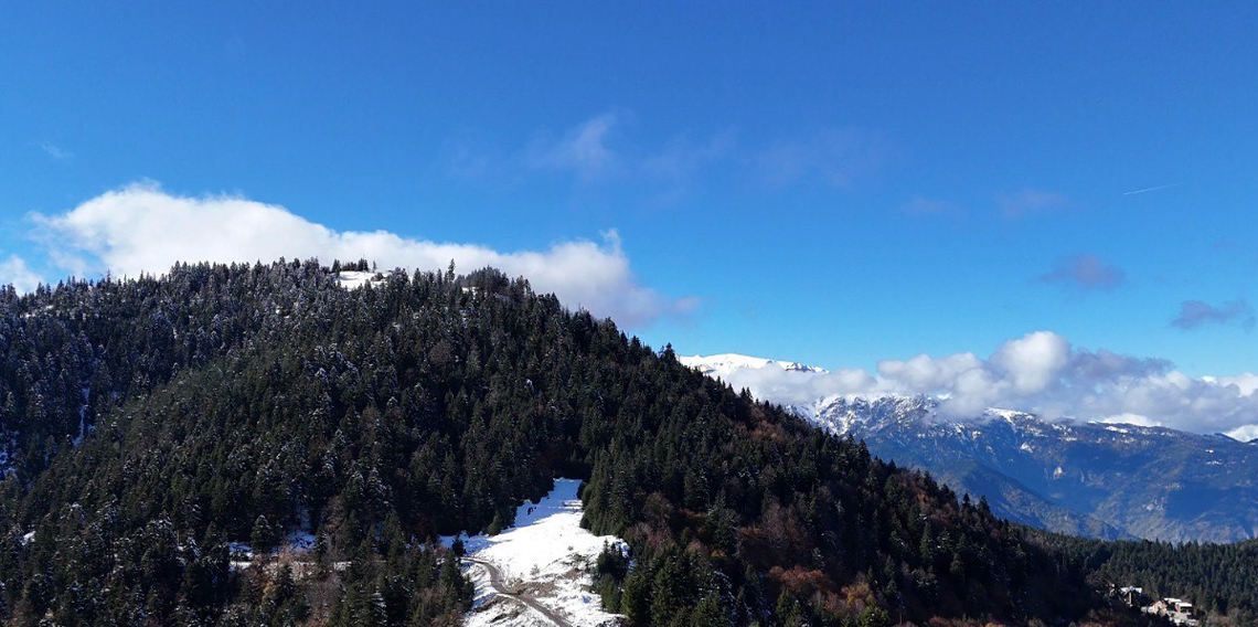 Doğu Karadeniz  dağlarında kış, köylerinde sonbahar yaşanıyor