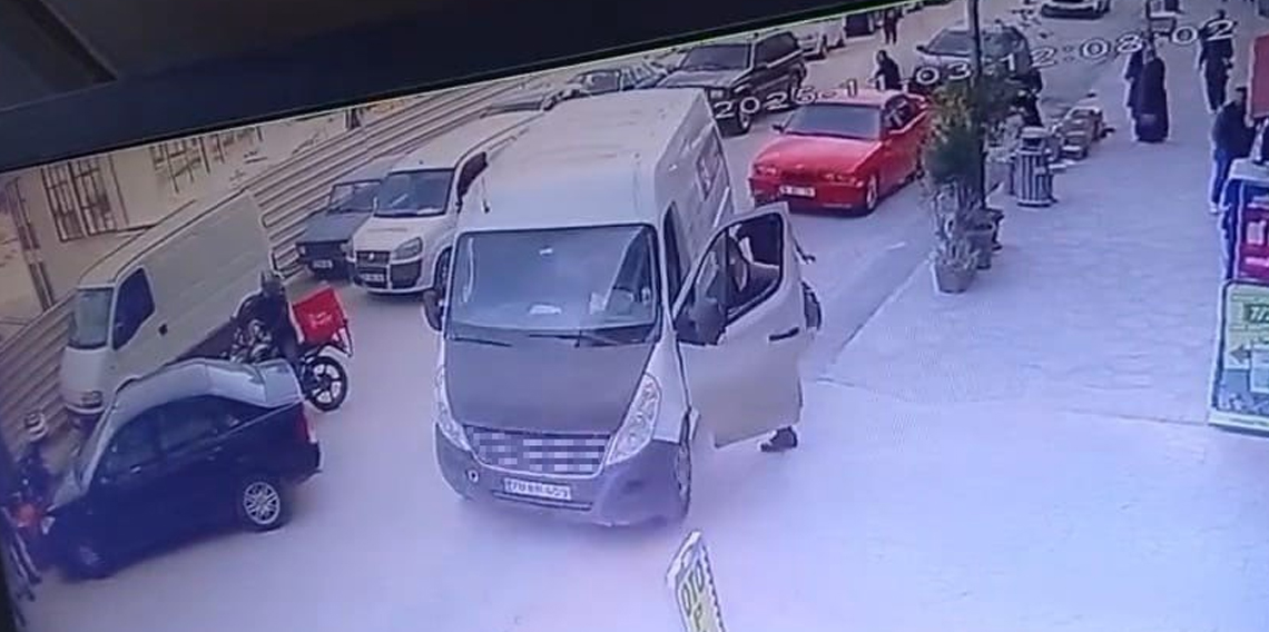 Karabük'te el freni çekilmeyen kamyonet geri geri kaydı