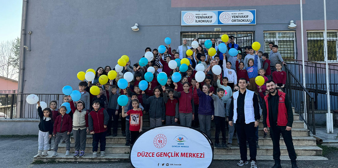 Öğrencilerin yüzleri gülüyor