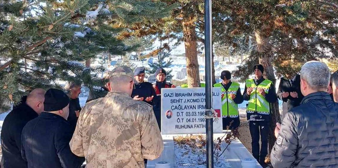 Bayburtlu şehit Çağlayan Irmak kabri başında dualarla anıldı