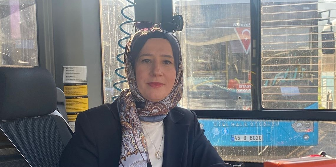 Soma’nın ilk kadın halk otobüsü şoförü görevine başladı