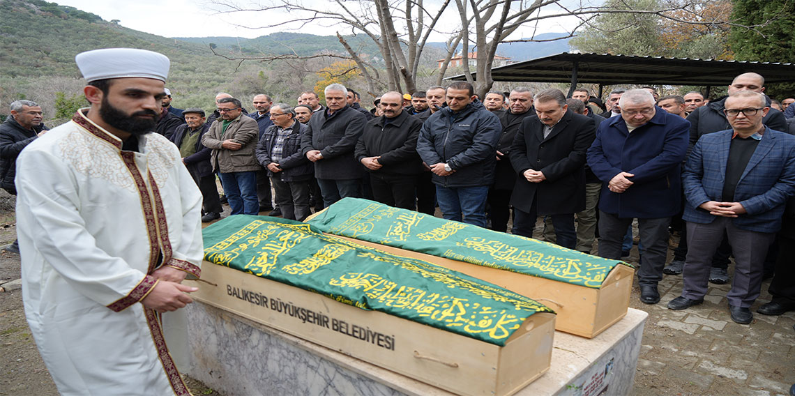 Balıkesir'deki yangında ölen kardeşler toprağa verildi