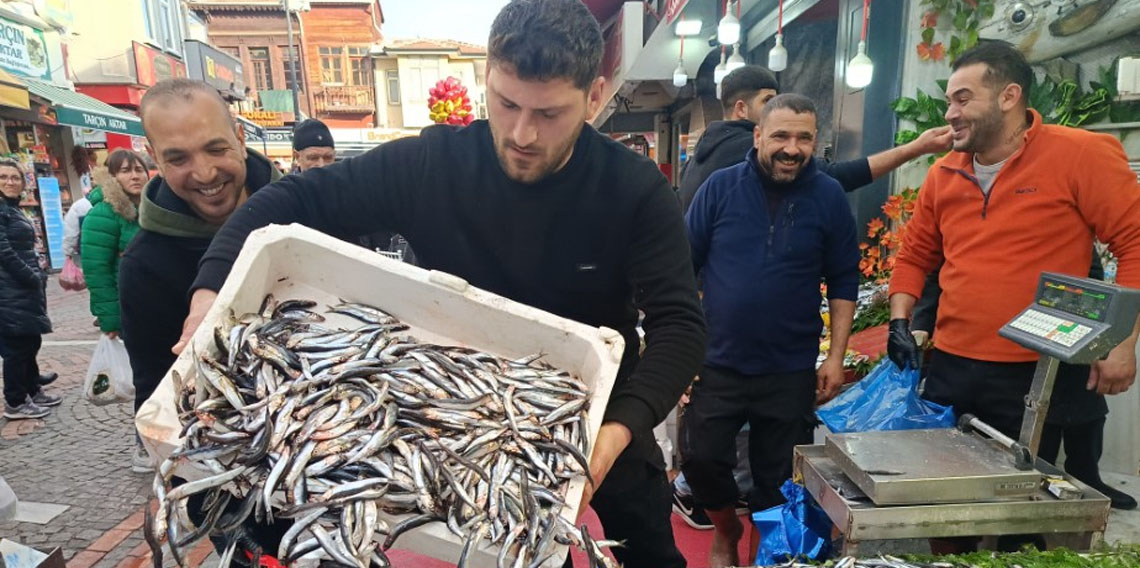 Edirne’de hamsi bolluğu: Kilosu 100 liraya düştü