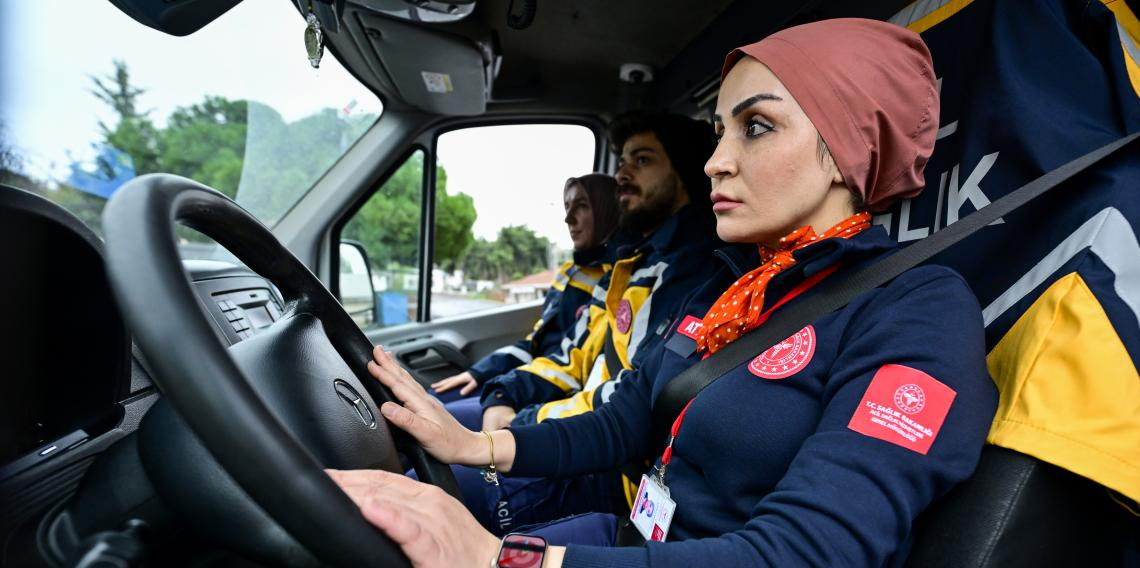 Kadın ambulans şoförleri hayat kurtarıyor