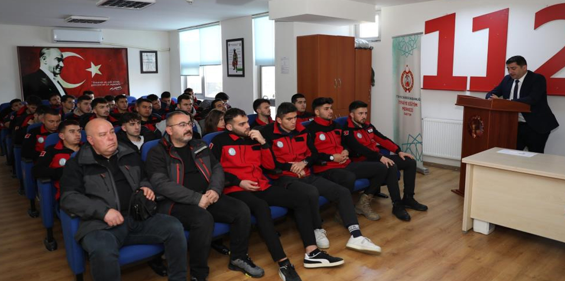 Samsun İtfaiyesi, itfaiyecilik öğrencilerine deneyimlerini aktarıyor