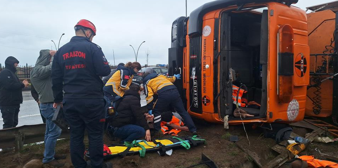 Trabzon'da Trafik Kazası! Kamyon devrildi 1 Yaralı