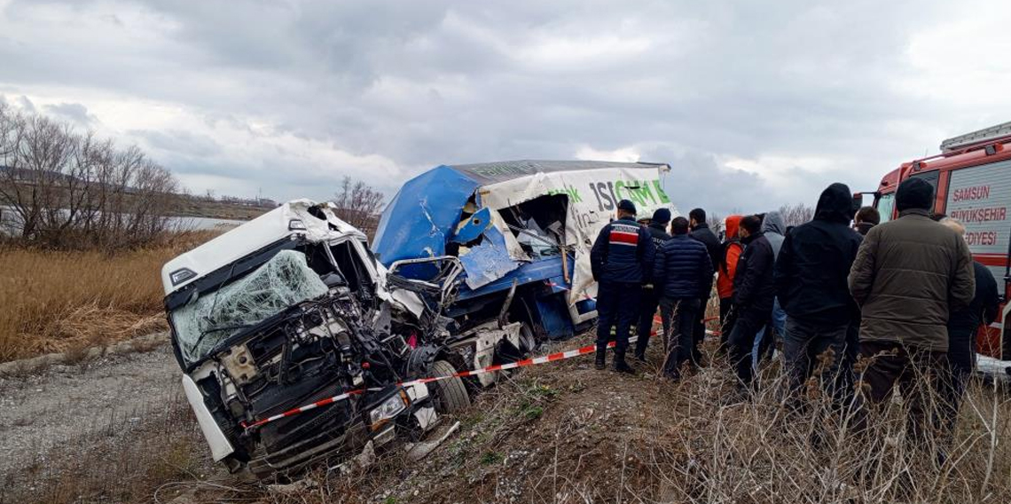 Samsun'da İki tır kafa kafaya çarpıştı: 1 ölü, 2 yaralı