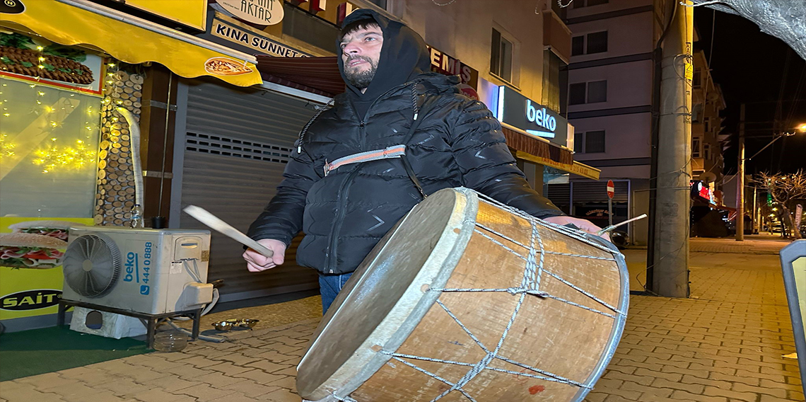 Bolu'da 20 yıllık davulcudan gençlere ek iş tavsiyesi