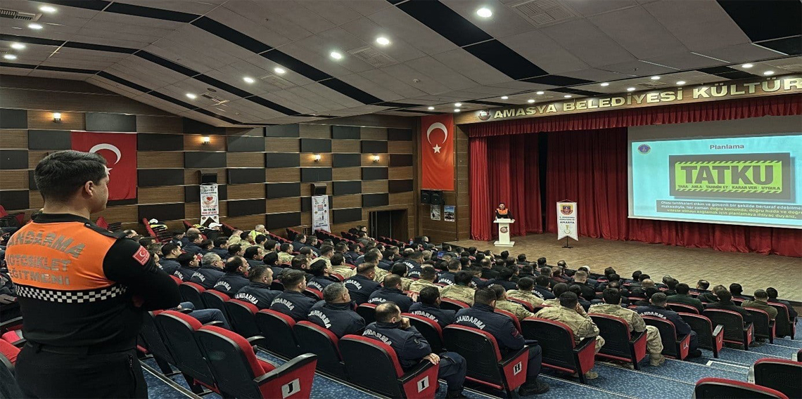 Jandarmadan güvenli motosiklet kullanımı eğitimi