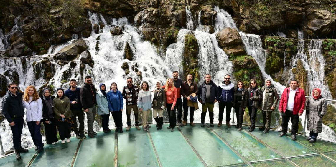 Gümüşhaneli doğaseverler baharı Şiran'da karşıladı