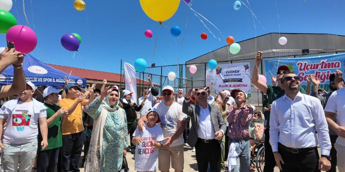 Rize’de balonlar 9 yaşında lösemiden kurtulan Egemen için uçtu