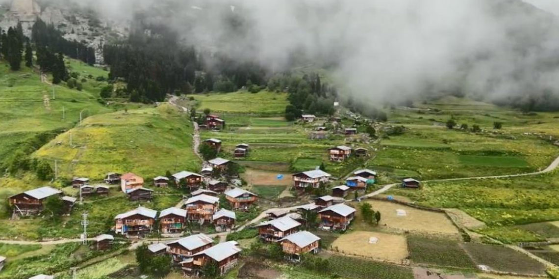 Artvin'in saklı güzelliği: Bazgiret Şelalesi en coşkulu döneminde