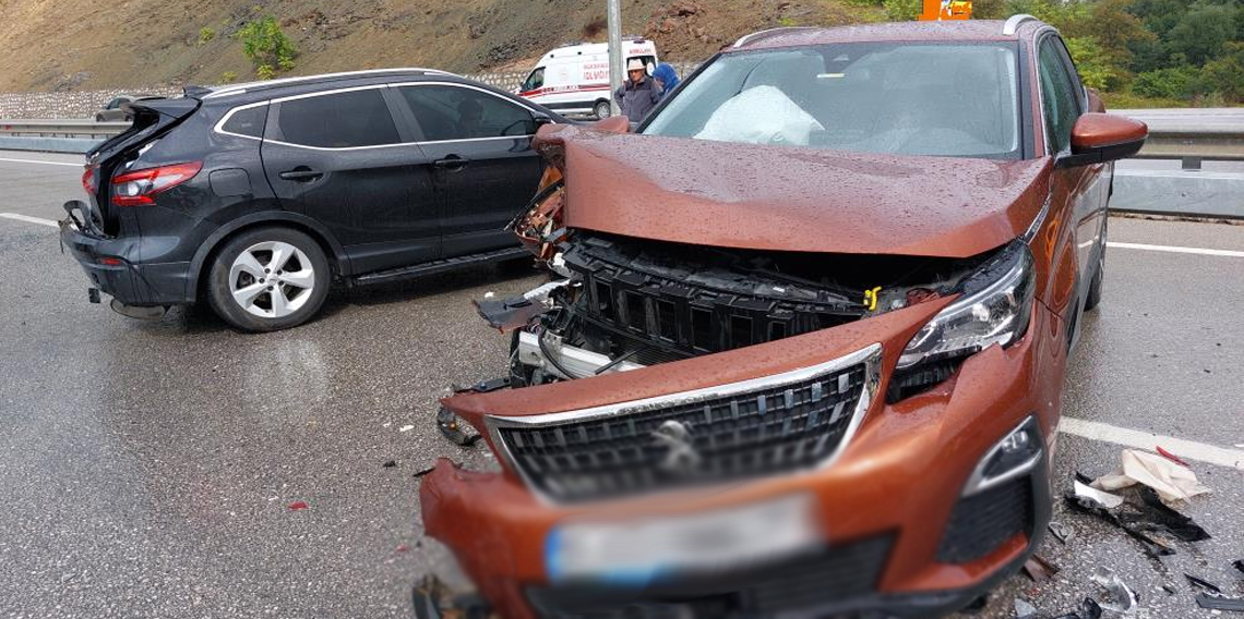 Samsun'da 7 araçlı zincirleme kaza: 1'i ağır 6 yaralı