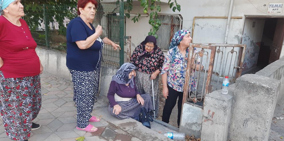 Tokat'ta alkollü oğul evi yaktı, annesi göz yaşlarıyla yanan evi izledi