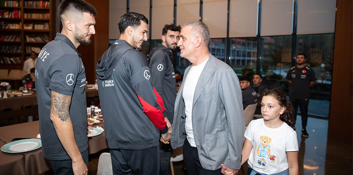 İbrahim Hacıosmanoğlu, A Milli Takım'la buluştu