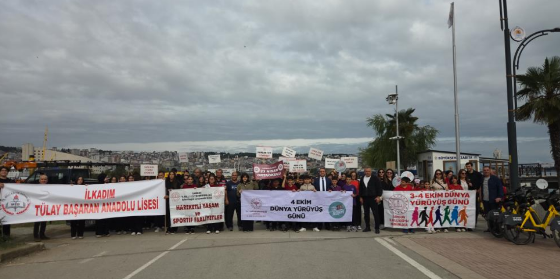 Samsun'da öğrenciler sağlıklı yaşam için yürüdü