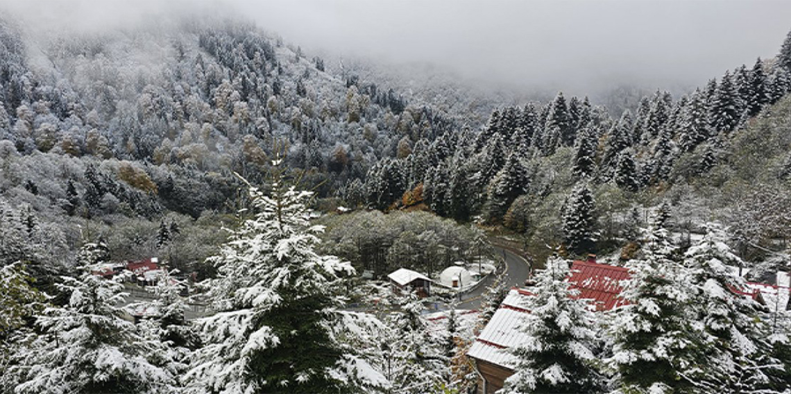 Ayder Yaylası’nda kar büyüsü: Rize’nin zirveleri beyaza büründü