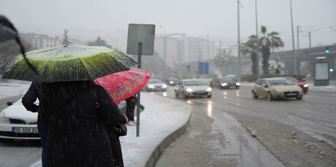 Samsun’a beklenen kar geldi