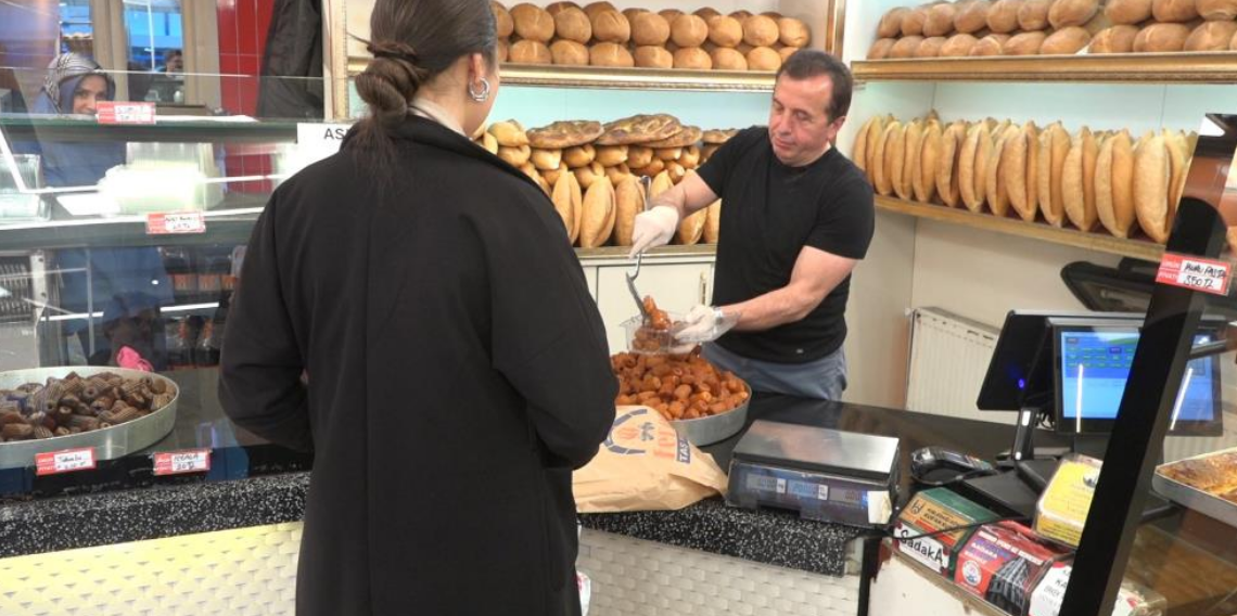 Rize’de Ramazan Dayanışması, Askıda Tulumba Tatlısı Uygulaması Başladı