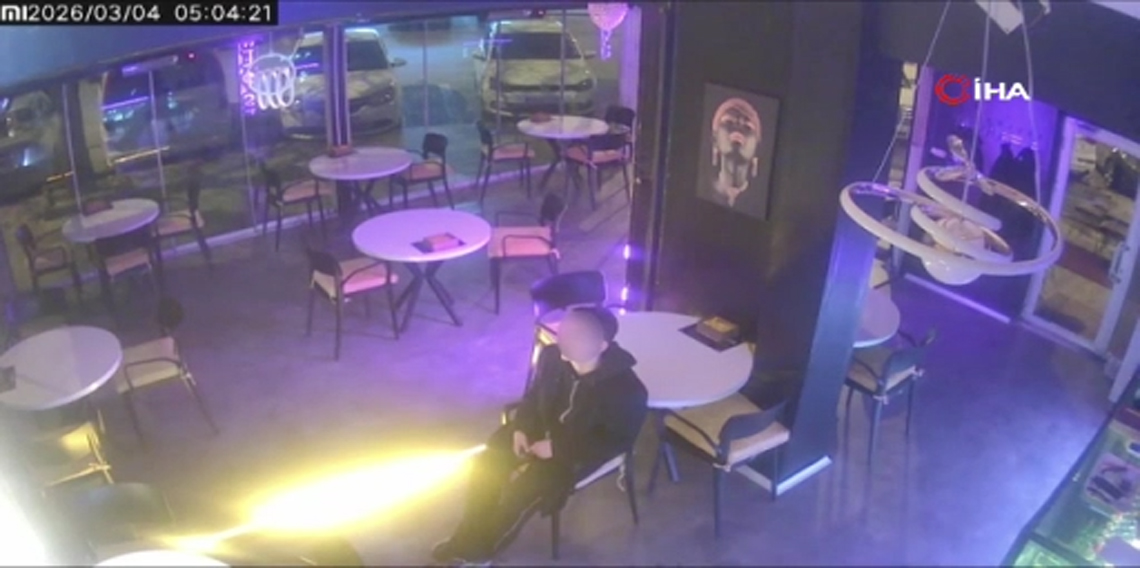 Hırsızlığın böylesi... Hırsızlık için girdiği kafede ısındı, yemek yedi