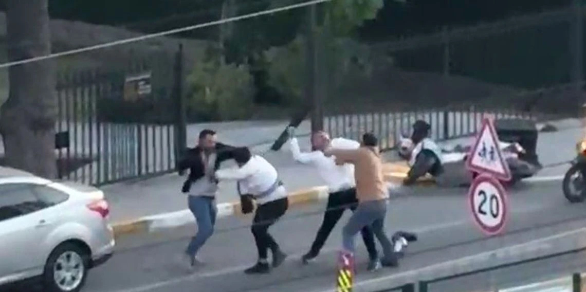 Yol verme tartışması, bıçaklı kavgaya dönüştü