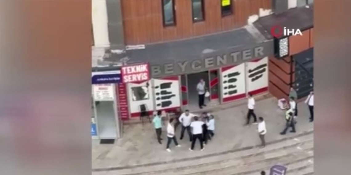 İki grubun kavgasında ortalık savaş alanına döndü